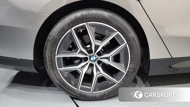 BMW 5 Series (G60) id 3720787 из Кореи 15