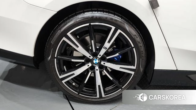 BMW 5 Series (G60) id 4222521 из Кореи 27