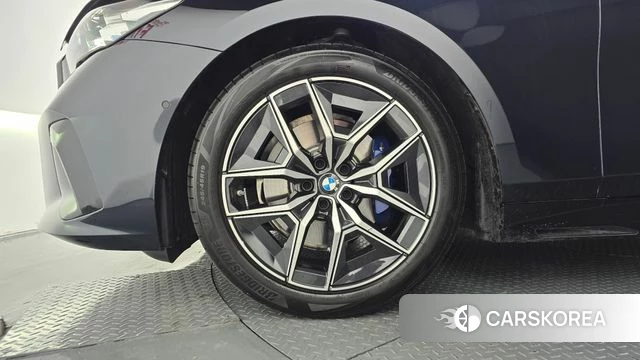 BMW 5 Series (G60) id 4729636 из Кореи 26