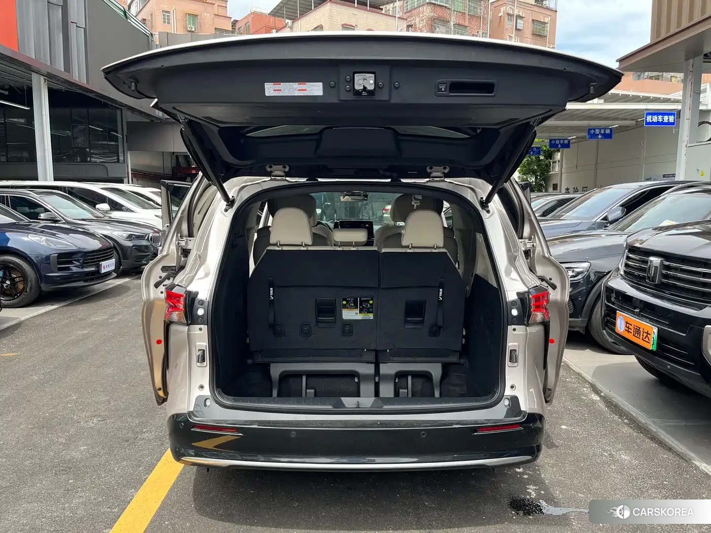 Toyota Sienna id 4547530 из Китая 16