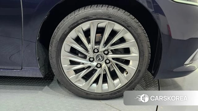 Lexus ES300h 7th generation id 3839437 из Кореи 15