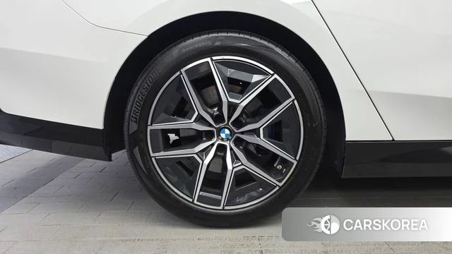 BMW 5 Series (G60) id 4584659 из Кореи 28