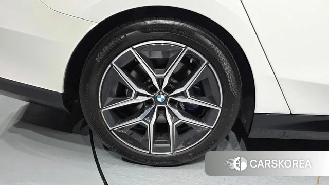 BMW 5 Series (G60) id 4462734 из Кореи 15