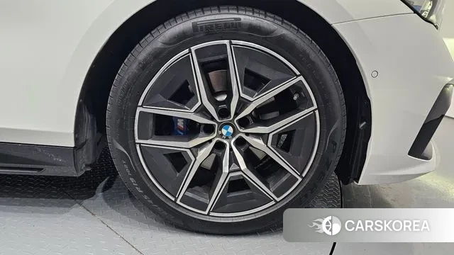 BMW 5 Series (G60) id 3775868 из Кореи 15