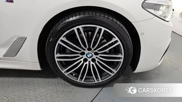 BMW 5 Series (G30) id 3428609 из Кореи 15