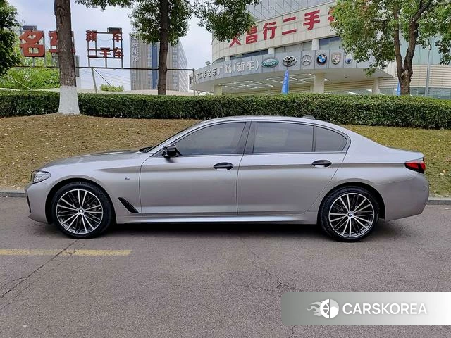 BMW 5 series 2022 Серебристо-серый из Китая, фото 6