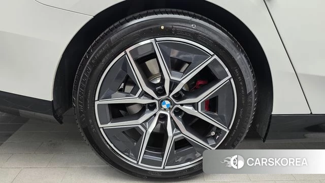 BMW 5 Series (G60) id 4783412 из Кореи 28