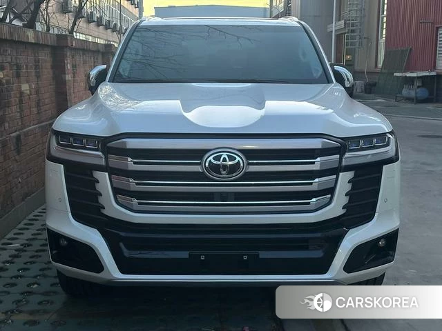 Toyota Land Cruiser (imported) 2025 Белый из Китая, фото 5