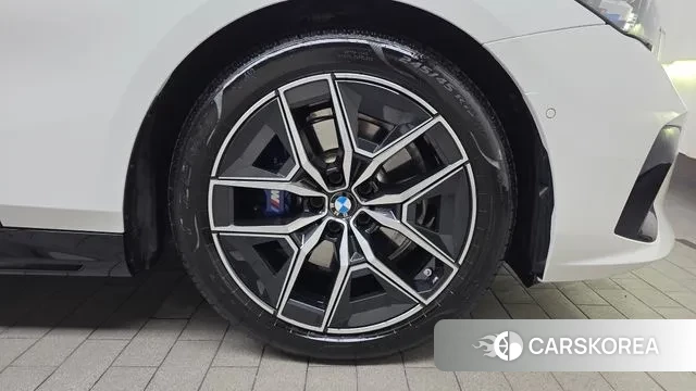 BMW 5 Series (G60) id 3689425 из Кореи 15