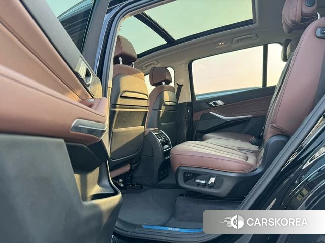 BMW X7 2021 Черный из Китая, фото 5