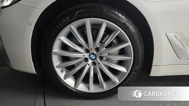 BMW 5 Series (G30) id 3838619 из Кореи 15