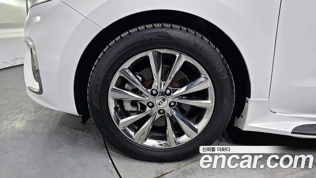 Kia The New Carnival id 2402032 из Кореи 15