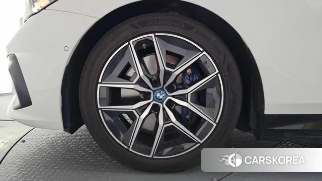 BMW i5 (G60) id 4686970 из Кореи 31