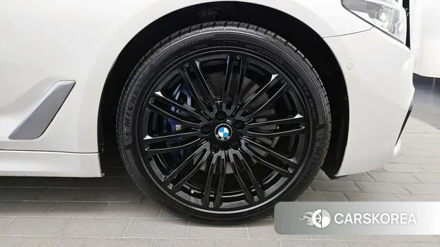 BMW 5 Series (G30) id 3396226 из Кореи 15