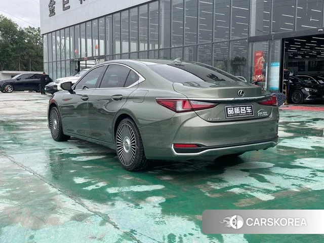 Lexus ES id 4333841 из Китая 10