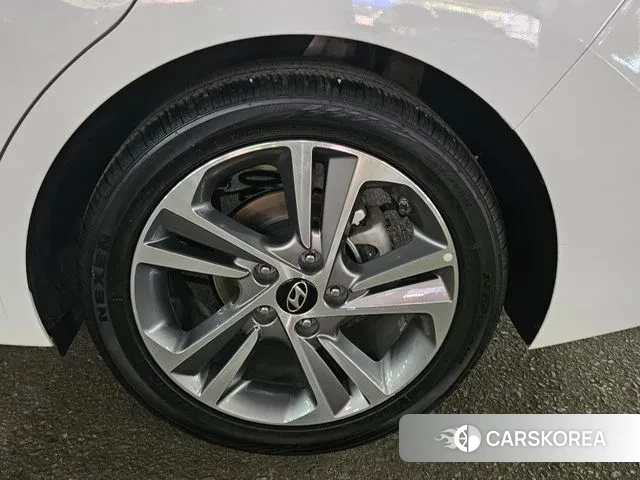 Hyundai Avante AD id 3029345 из Кореи 11