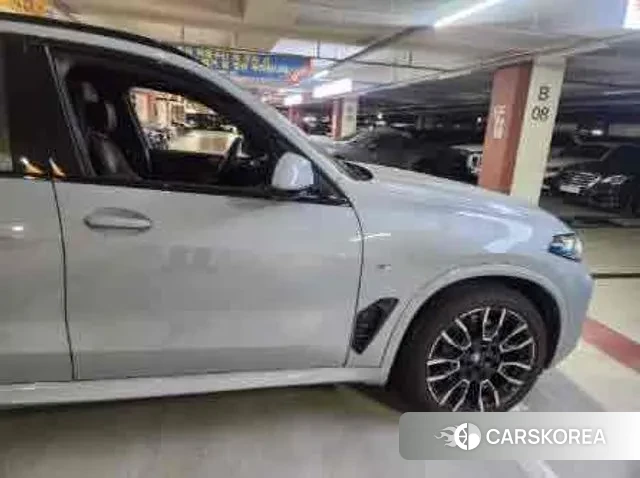 BMW X5 (G05) 2025 Светло-серебряный цвет из Кореи, фото 5