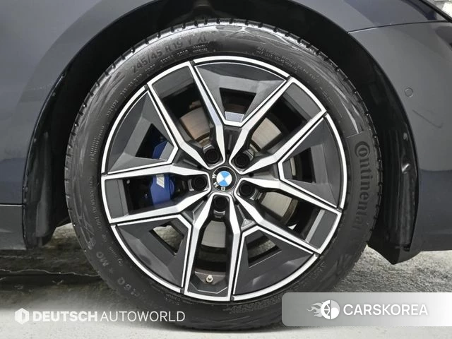 BMW 5 Series (G60) 2026 Черный из Кореи, фото 5