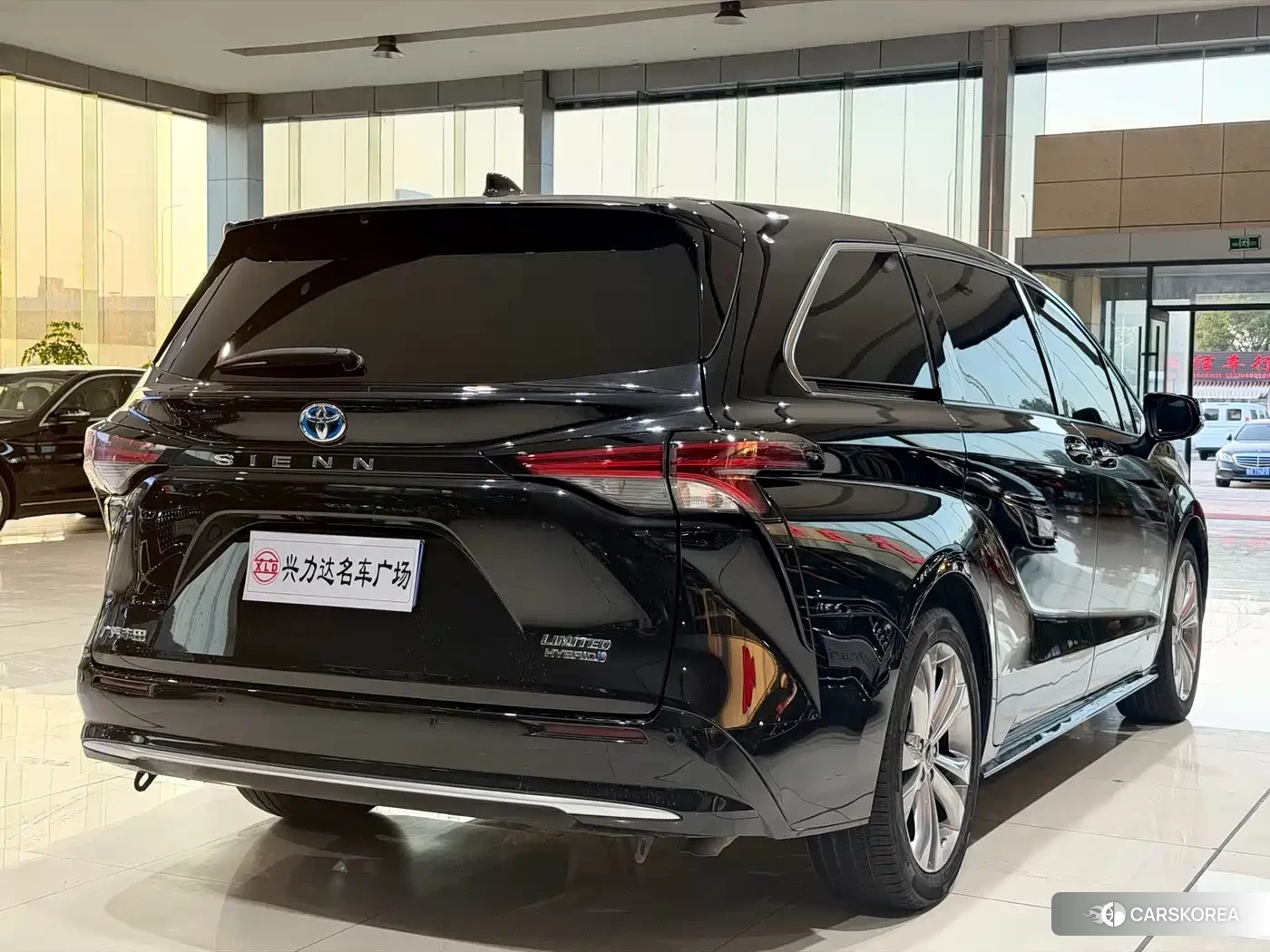 Toyota Sienna 2023 Черный из Китая, фото 5
