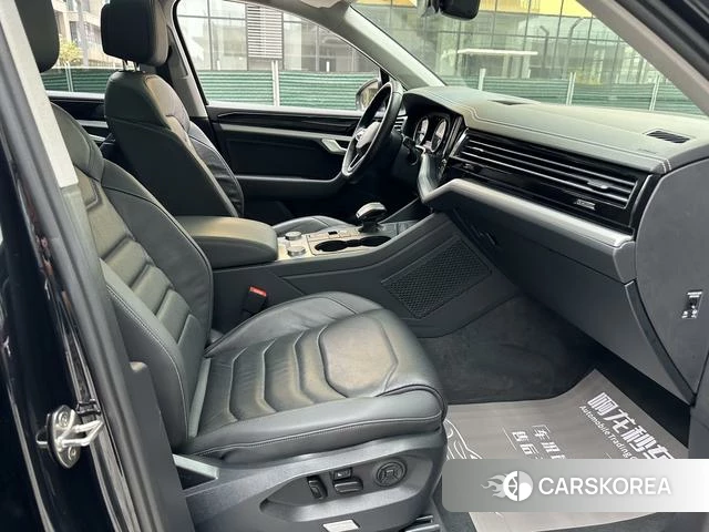 Volkswagen Touareg id 4262117 из Китая 21