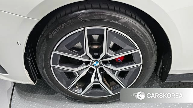 BMW 5 Series (G60) id 4194216 из Кореи 28