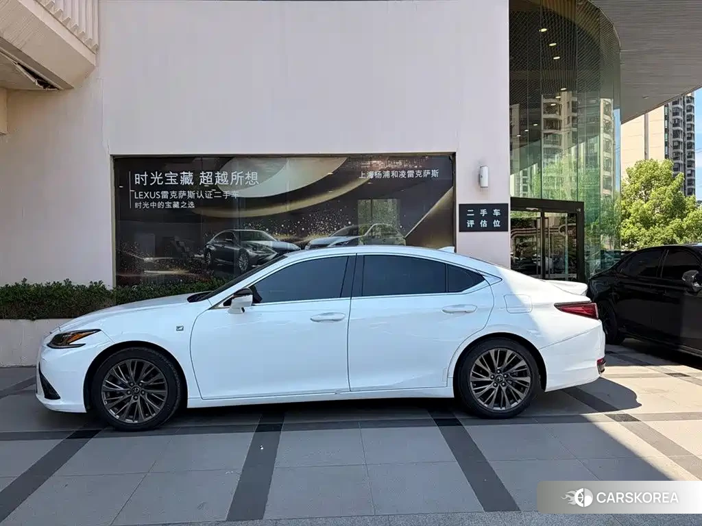 Lexus ES id 4680787 из Китая 10