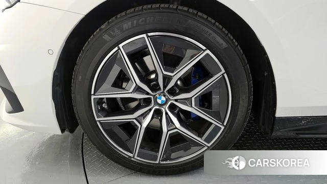 BMW 5 Series (G60) id 3896857 из Кореи 15