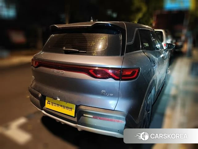 BYD Yuan UP 2024 Темно-серый из Китая, фото 5
