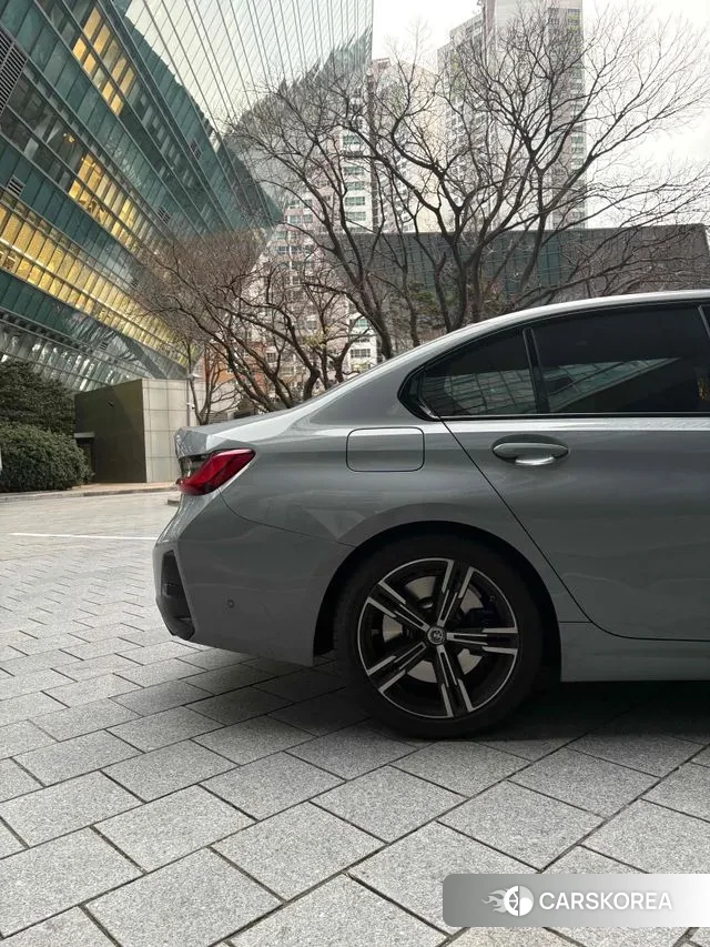 BMW 3 Series (G20) 2024 Небесно-голубой из Кореи, фото 5