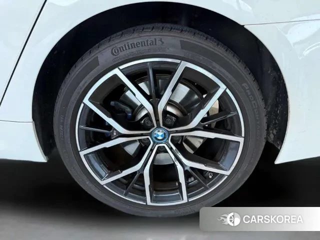 BMW 5 Series (G30) id 3740126 из Кореи 14