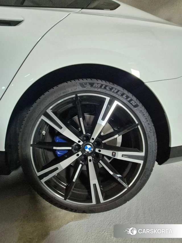 BMW 5 Series (G60) 2026 Белый из Кореи, фото 5
