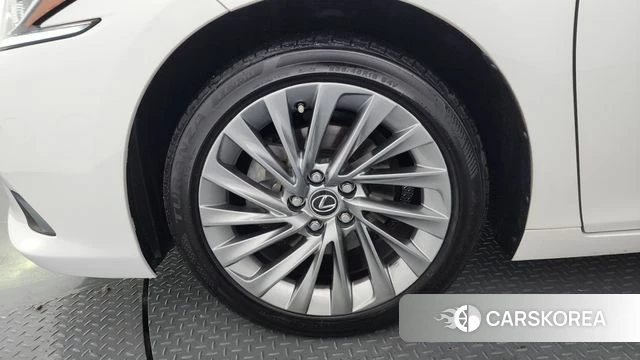 Lexus ES300h 7th generation id 4561549 из Кореи 30