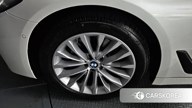 BMW 5 Series (G30) id 3406855 из Кореи 15