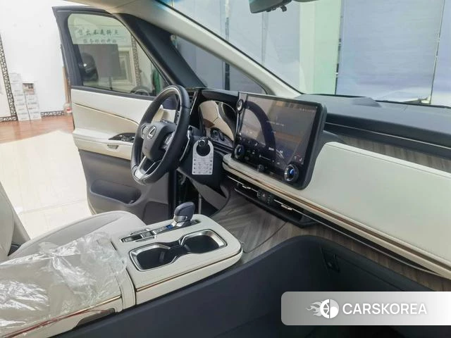 Lexus LM id 4314265 из Китая 16