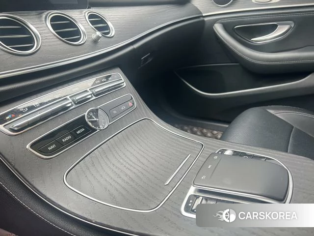 Mercedes-Benz E-class id 3857811 из Китая 7