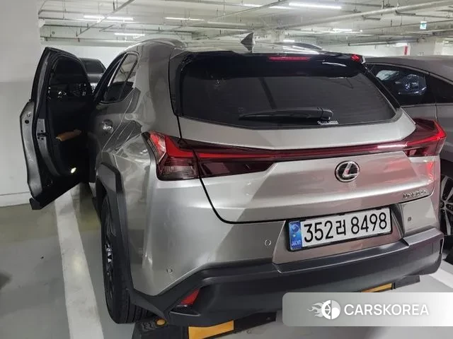 Lexus UX300h 2024 Серебристо-серый из Кореи, фото 5