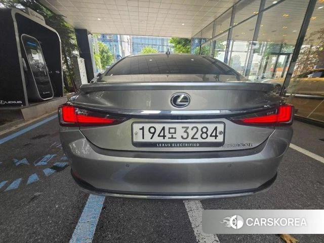 Lexus ES300h 7th generation 2024 Серый из Кореи, фото 5