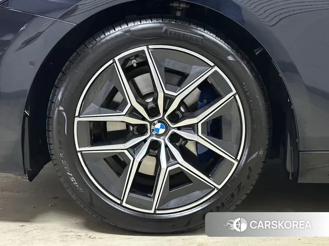 BMW 5 Series (G60) id 2899987 из Кореи 15