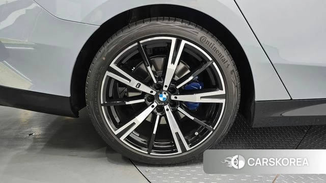 BMW 5 Series (G60) id 4578395 из Кореи 15