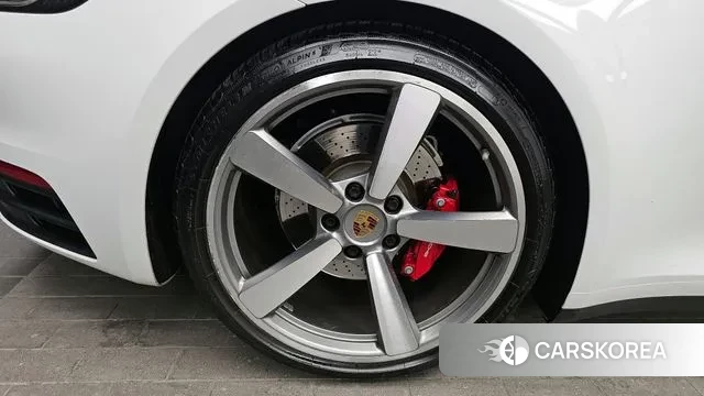 Porsche 911(992) id 3636066 из Кореи 15