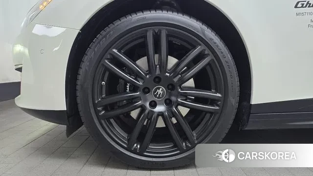 Maserati Ghibli id 3670848 из Кореи 15