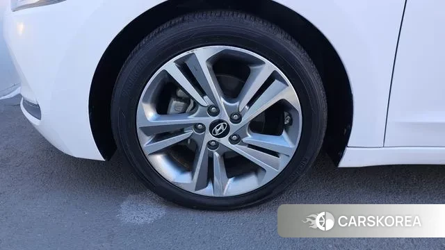 Hyundai Avante AD id 3612830 из Кореи 15