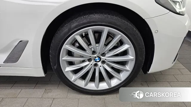 BMW 5 Series (G30) id 3523977 из Кореи 15