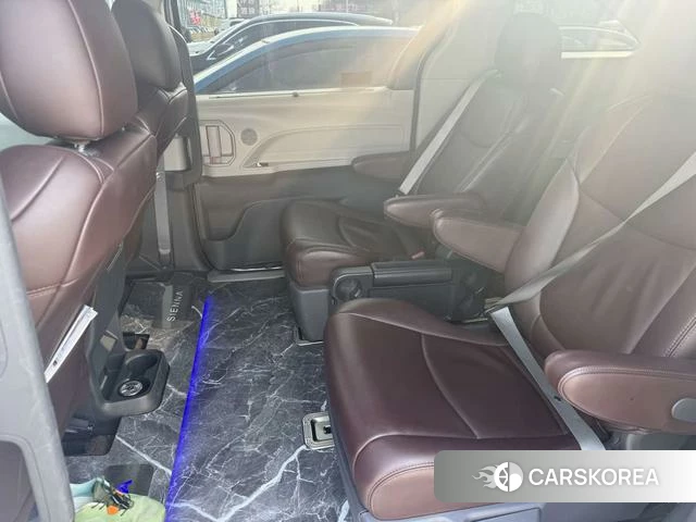 Toyota Saina 2023 Белый из Китая, фото 5