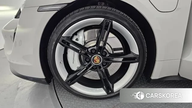 Porsche Taycan id 3488575 из Кореи 15