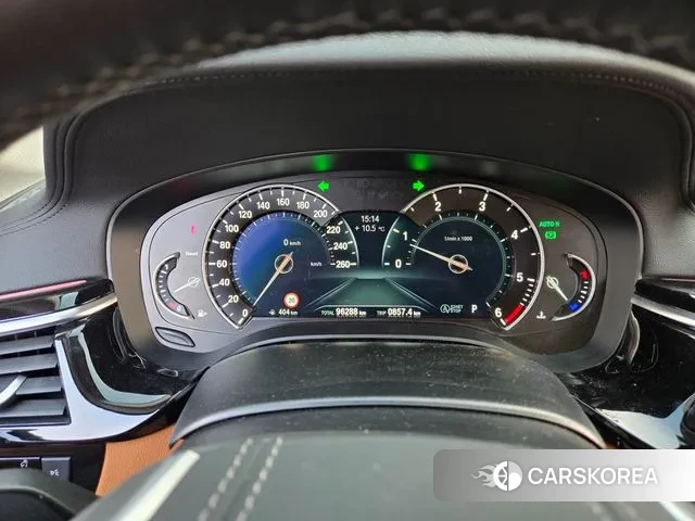 BMW 5 Series (G30) 2018 Белый из Кореи, фото 5