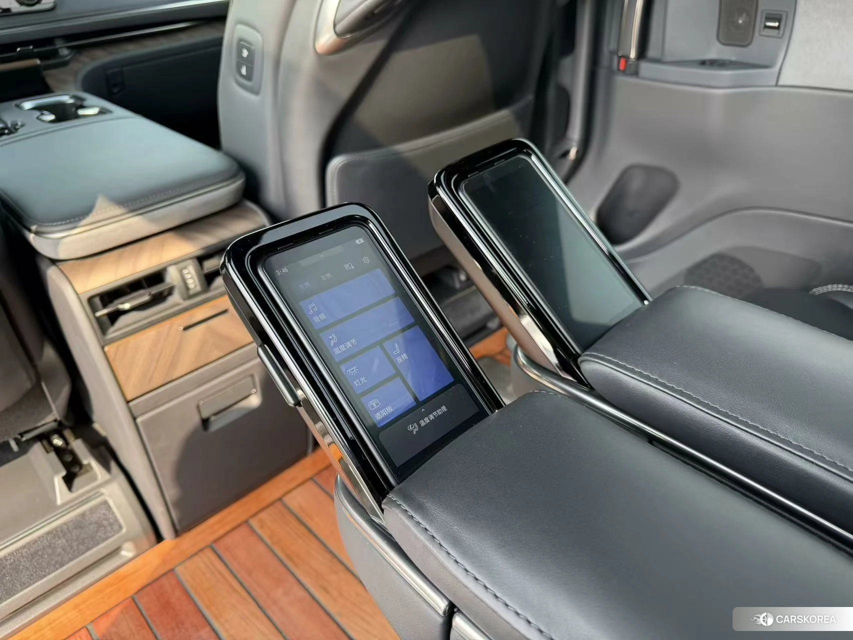 Lexus LM id 4468162 из Китая 19