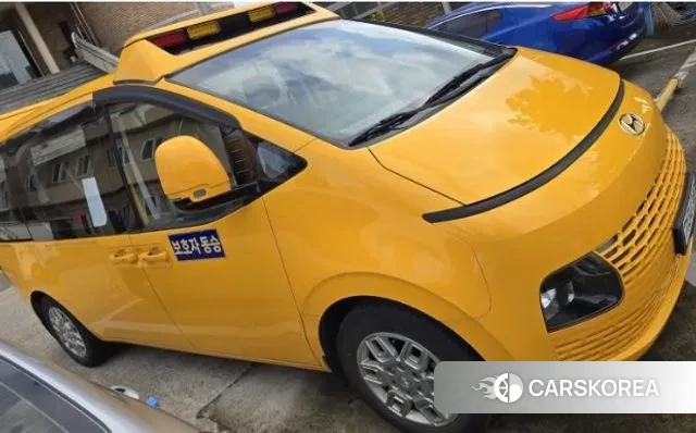 Hyundai Staria 2023 Желтый из Кореи, фото 5