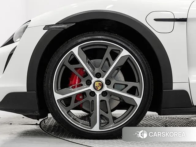 Porsche Taycan id 3739679 из Кореи 15