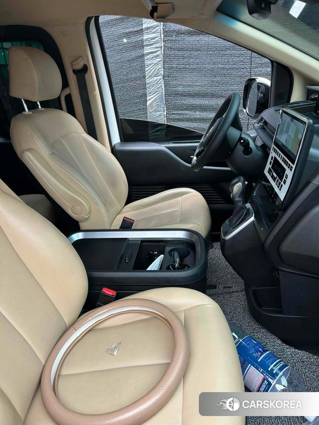 Hyundai Staria 2023 Белый из Кореи, фото 5